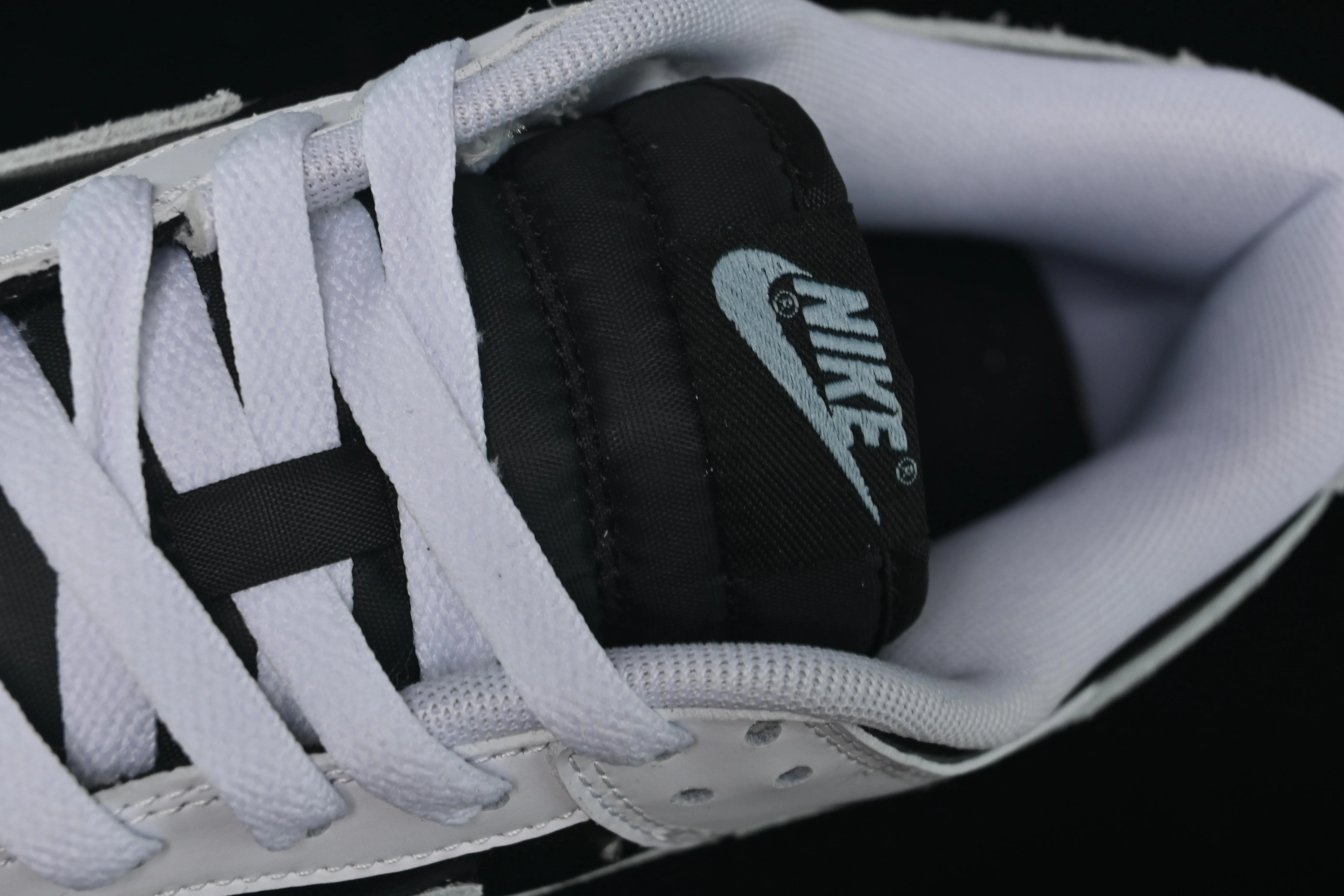 All Categories Nk SB Dunk Series Nk SB Dunk Low Low-top sneakers Nike SB Dunk Low White, black and gray color Low-top casual sneakers IB4620-141